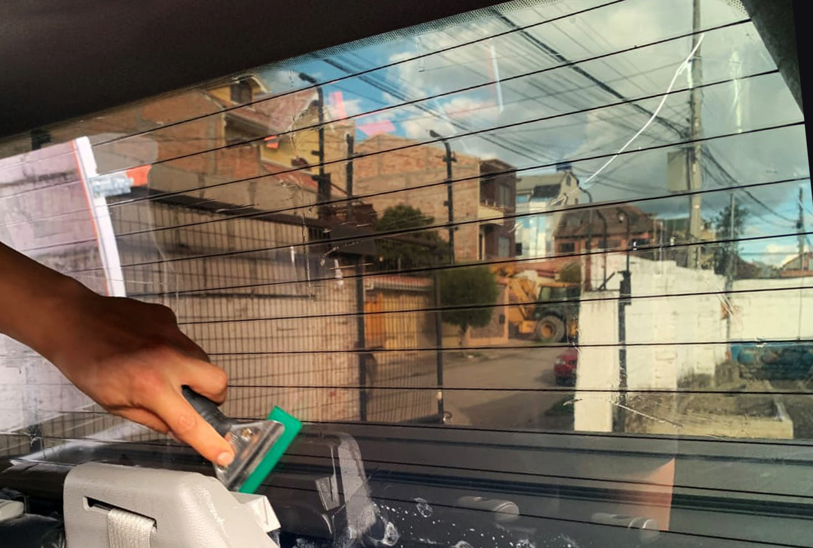 Auto Detailer Studio: Servicio de detailing de vehículos en Cuenca, Ecuador, con instalación de nano grafeno para protección de pintura. Auto Detailing Services in Cuenca Ecuador.