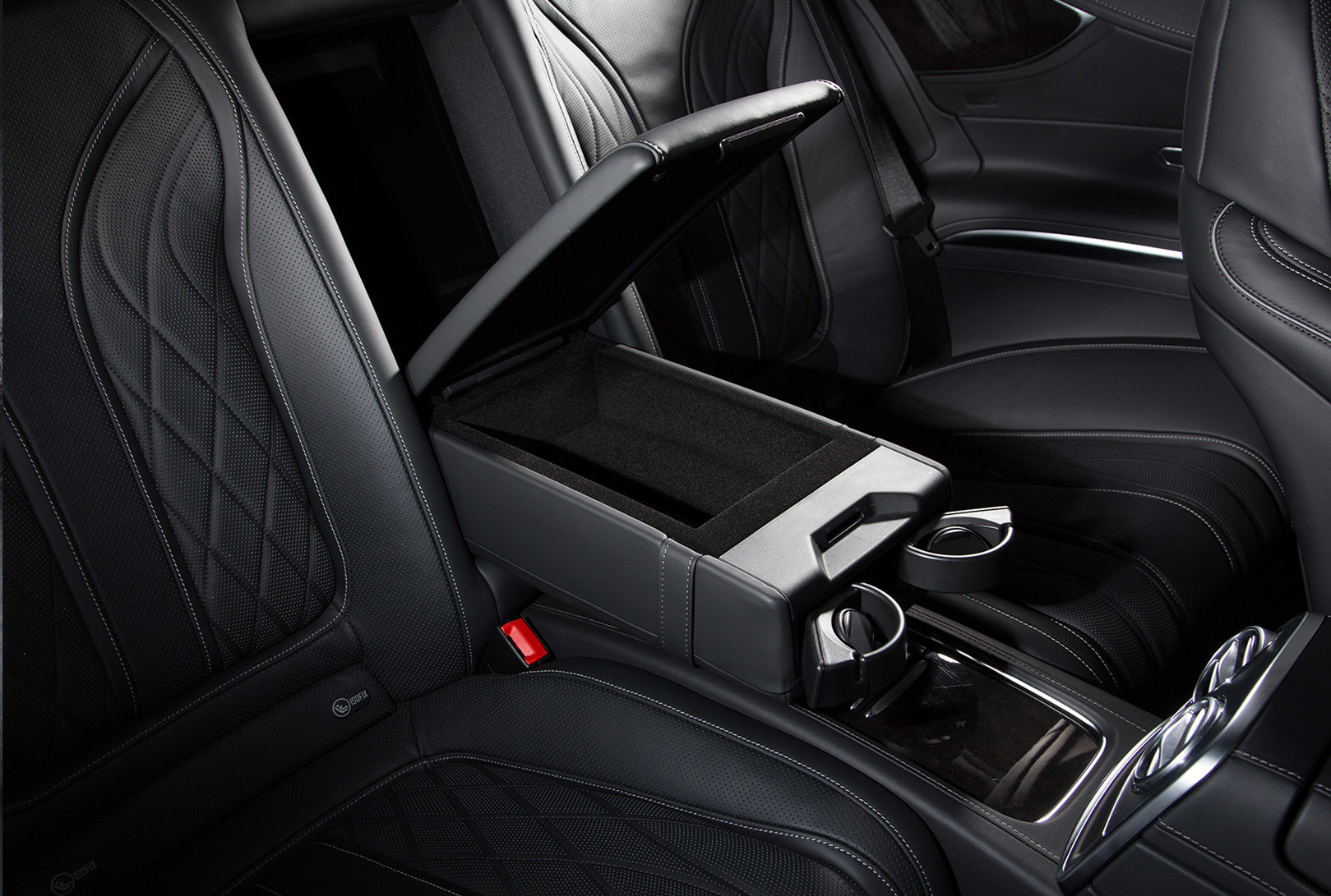 Auto Detailer Studio: Servicio de detailing de vehículos en Cuenca, Ecuador, con instalación de nano grafeno para protección de pintura. Auto Detailing Services in Cuenca Ecuador.