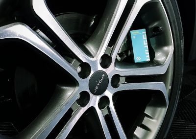 Auto Detailer Studio: Servicio de detailing de vehículos en Cuenca, Ecuador, con instalación de nano grafeno para protección de pintura. Auto Detailing Services in Cuenca Ecuador.