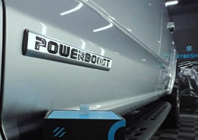 Auto Detailer Studio: Servicio de detailing de vehículos en Cuenca, Ecuador, con instalación de nano grafeno para protección de pintura. Auto Detailing Services in Cuenca Ecuador.