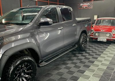 Auto Detailer Studio: Servicio de detailing de vehículos en Cuenca, Ecuador, con instalación de nano grafeno para protección de pintura. Auto Detailing Services in Cuenca Ecuador.