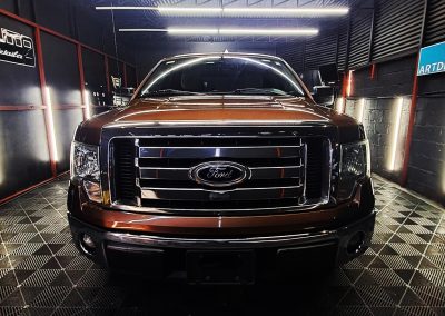 Auto Detailer Studio: Servicio de detailing de vehículos en Cuenca, Ecuador, con instalación de nano grafeno para protección de pintura. Auto Detailing Services in Cuenca Ecuador.