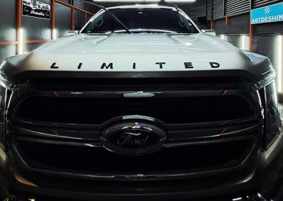 Auto Detailer Studio: Servicio de detailing de vehículos en Cuenca, Ecuador, con instalación de nano grafeno para protección de pintura. Auto Detailing Services in Cuenca Ecuador.