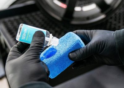 Auto Detailer Studio: Servicio de detailing de vehículos en Cuenca, Ecuador, con instalación de nano grafeno para protección de pintura. Auto Detailing Services in Cuenca Ecuador.