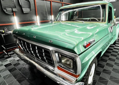 Auto Detailer Studio: Servicio de detailing de vehículos en Cuenca, Ecuador, con instalación de nano grafeno para protección de pintura. Auto Detailing Services in Cuenca Ecuador.