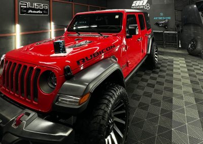 Auto Detailer Studio: Servicio de detailing de vehículos en Cuenca, Ecuador, con instalación de nano grafeno para protección de pintura. Auto Detailing Services in Cuenca Ecuador.