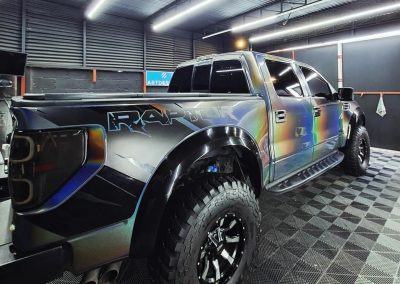 Auto Detailer Studio: Servicio de detailing de vehículos en Cuenca, Ecuador, con instalación de nano grafeno para protección de pintura. Auto Detailing Services in Cuenca Ecuador.